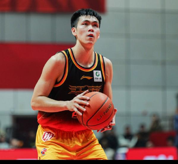 目標最佳新秀，龐崢麟砍生涯新高34分，場均22.8分國內(nèi)球員第一