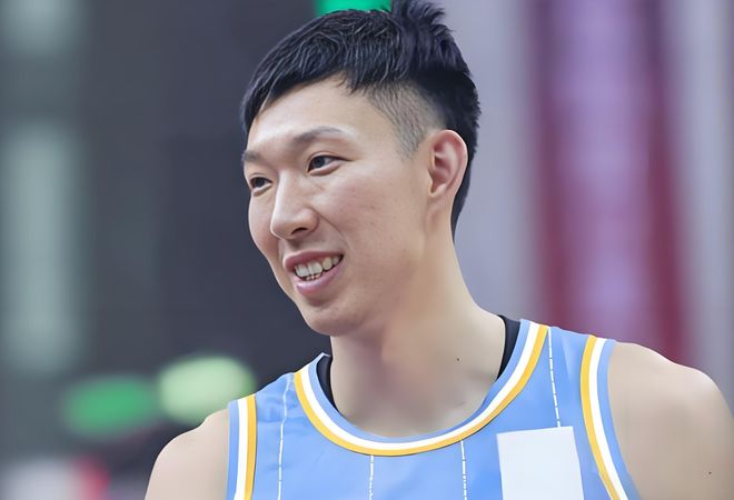 北京記者：周琦的腰反應(yīng)大，將會缺席客場與新疆隊的比賽