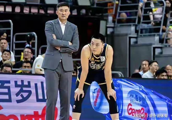 CBA最新排名更新，廣東隊(duì)五連勝第一卻收壞消息，頂級(jí)教練下課