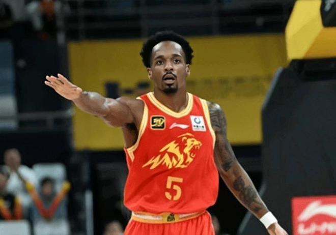 男籃球員歸化困難，廣廈隊(duì)布朗開出天價(jià)，遠(yuǎn)超籃協(xié)預(yù)期