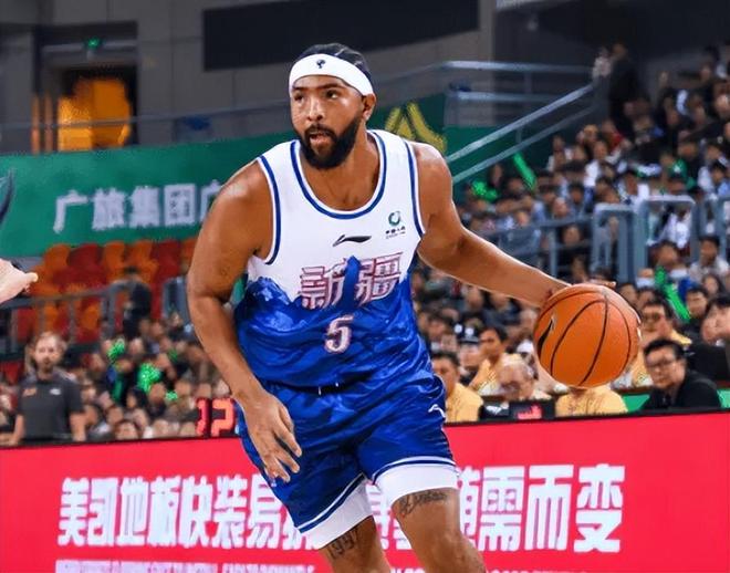 新疆慘敗青島！僅靠勞森阿不都，齊麟哈里斯喜憂參半，防守純送！