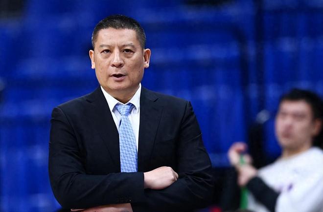深夜，又一個官宣！CBA第4位下課主教練確定，68歲老帥代理主教練