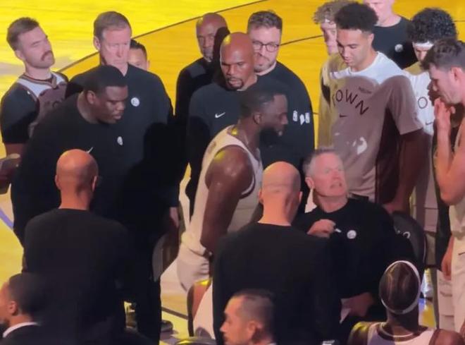 格林成勇士毒瘤，和科爾爆發(fā)激烈爭吵憤然離場！