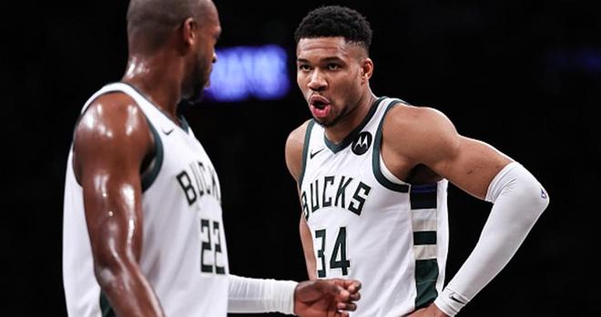 字母哥：米德爾頓應(yīng)受到雄鹿主場(chǎng)最熱烈的歡迎，他是我一生的兄弟