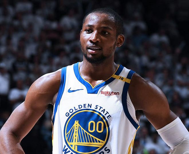 4笔签约达成，NBA最老球队诞生！格林放下狠话，勇士太难了