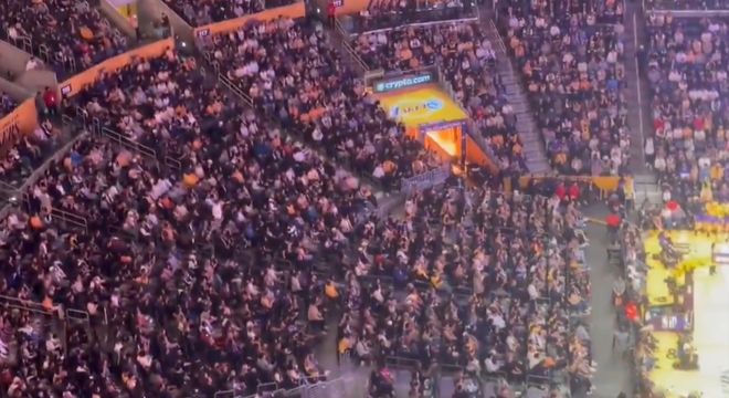 東契奇首次代表湖人打揭幕戰(zhàn)！主場(chǎng)球迷高呼：感謝尼科