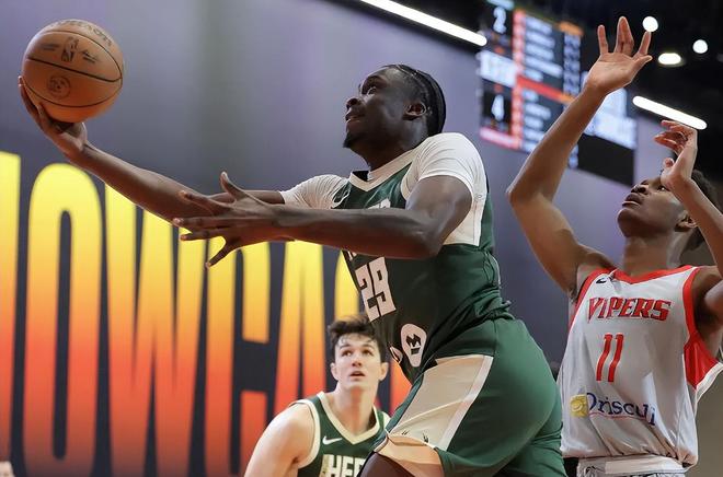 被火箭二隊各種打爆！字母弟弟的個人能力看起來真是相當業(yè)余？