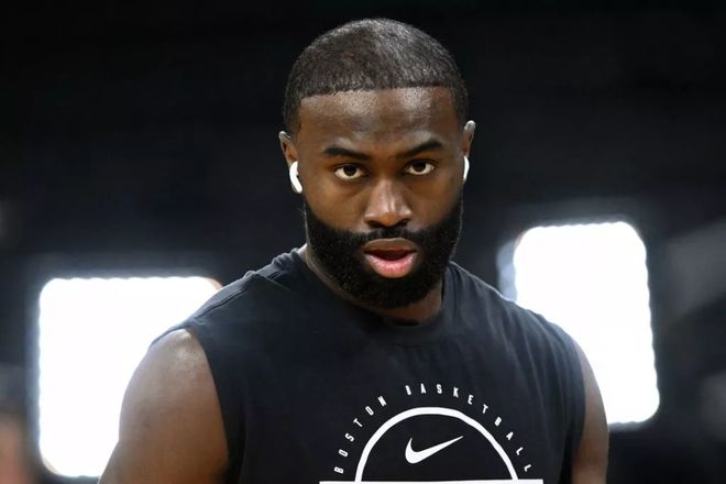 發(fā)際線粉蹭臟對(duì)手？布朗霸氣回應(yīng)：沾上冠軍印記該給我寄張感謝卡