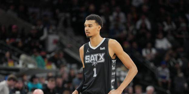 5勝0負(fù)！文班化身超級(jí)第六人 馬刺延續(xù)傳統(tǒng)再?zèng)_冠