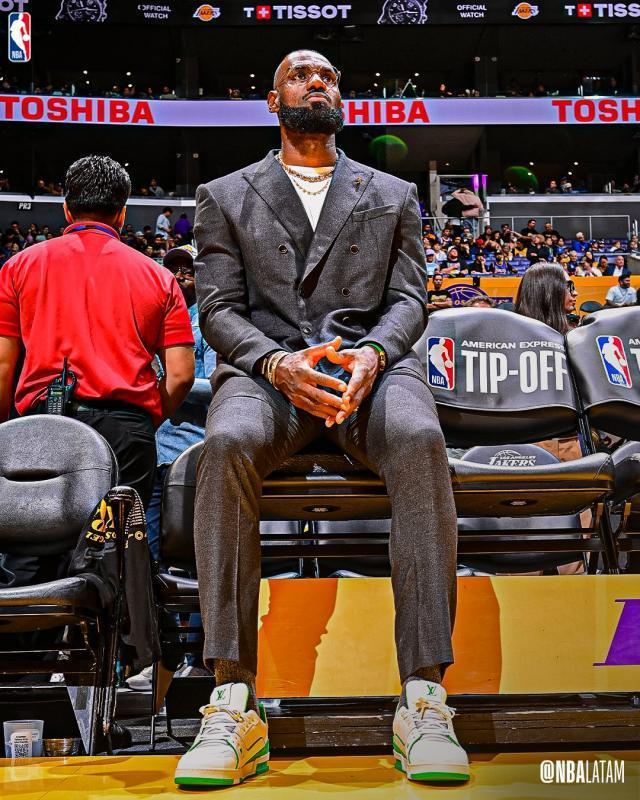 開門黑后詹姆斯錄像課積極獻言 湖人上下備受鼓舞