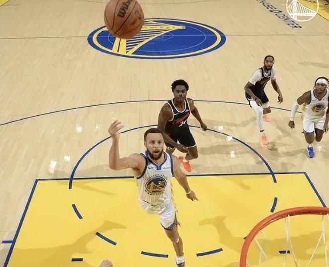 勇士惜敗快船！庫(kù)里轟20分，霍福德可行，2將喜憂參半，波杰連崩