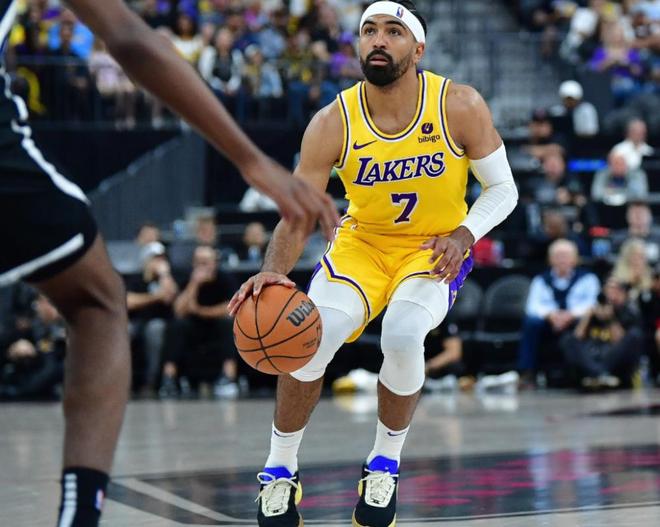 湖人再遭傷病打擊！文森特左踝扭傷缺陣2-4周，球隊(duì)輪換面臨挑戰(zhàn)