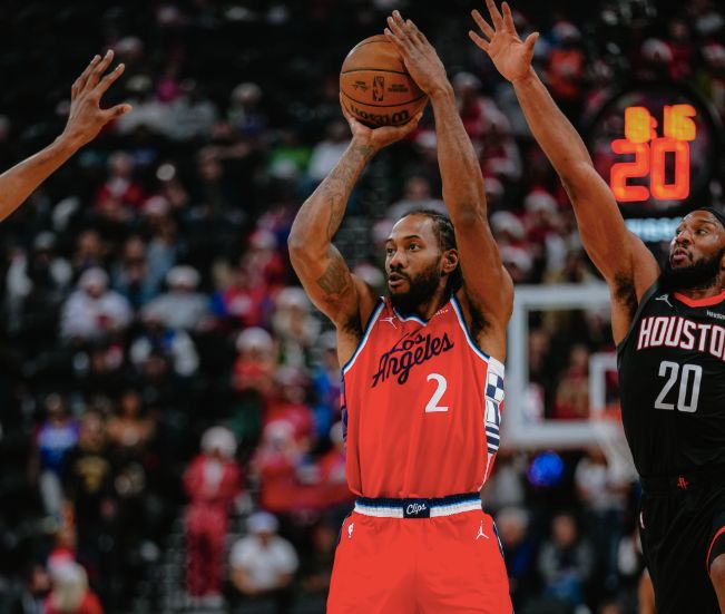 夢(mèng)回巔峰！萊昂納德41+8+5打爆火箭！快船2連勝，哈登轟29+6