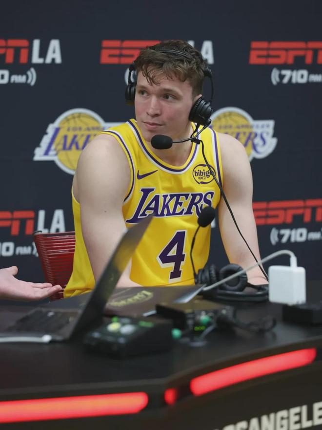 場均8.7分！比布朗尼還菜！湖人徹底砸手里了