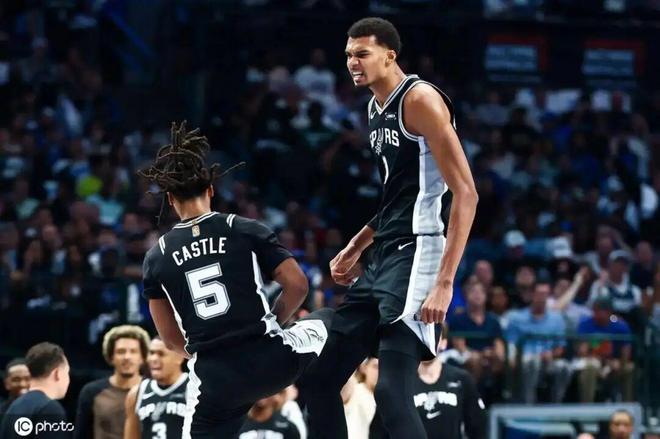 新賽季NBA首秀紅黑榜：文班脫胎換骨 大帝爛到家了？