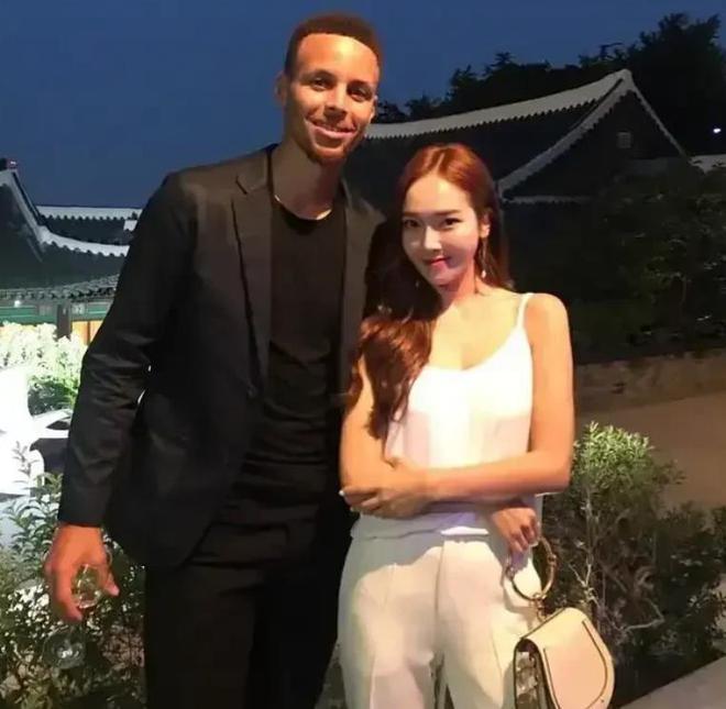季后赛打完，库里181分，约基奇367分，华子380分，哈利和亚历呢