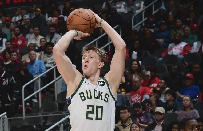 壓哨簽約！只要4年4500萬！字母哥真離譜啊...