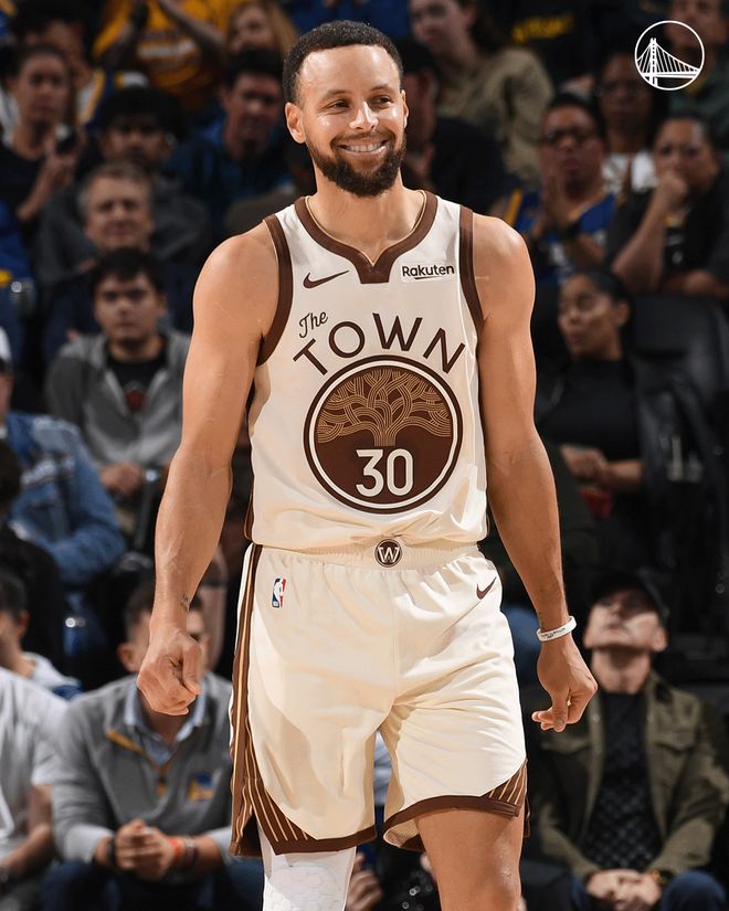 庫里26+6勇士末節(jié)一波流擊退魔術(shù)2連勝，巴特勒21分班凱羅21+12+7