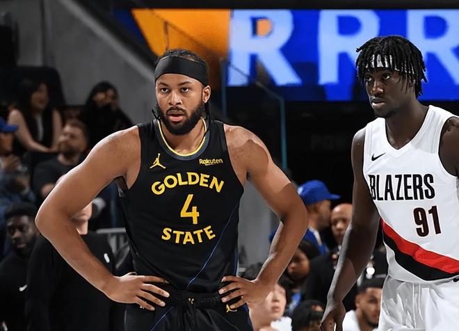 勇士这群配角太神经刀了！波斯特又铁，穆迪无防守，波杰突然觉醒