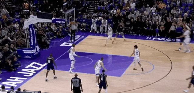 半場(chǎng)就花了，快船落后爵士31分，哈登13分小卡僅2分