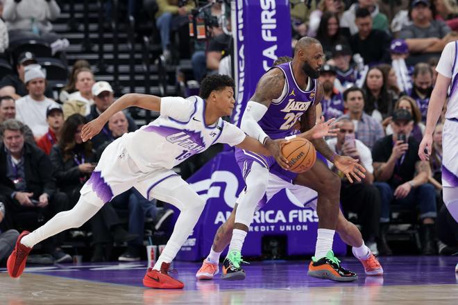 近4戰(zhàn)場均25+8+7！詹姆斯仍是湖人最大底牌，他的犧牲更顯偉大