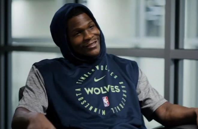 愛德華茲：庫里總是堅(jiān)持不懈，他總會(huì)在大家最需要的時(shí)候挺身而出