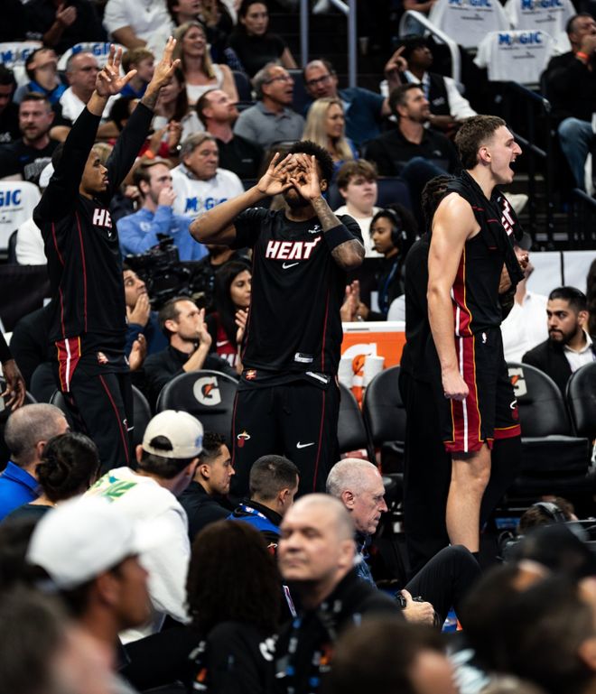 小卡特關(guān)鍵籃板+決勝2罰！魔術(shù)三巨71分逆轉(zhuǎn)熱火 貝恩比慶祝動(dòng)作