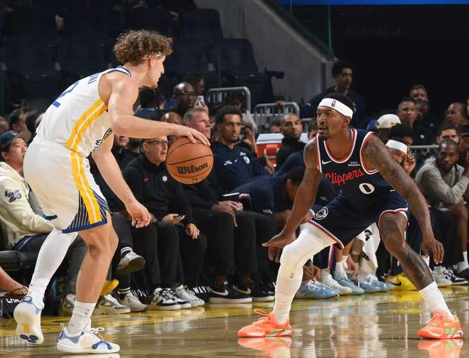 5千萬(wàn)比爾各種被嫌棄！500萬(wàn)比爾就眉清目秀：快船首秀14分鐘12分