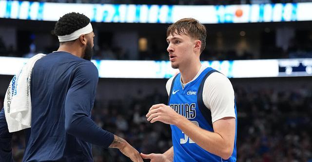 濃眉：弗拉格在應(yīng)對逆境方面做的很好 NBA賽季就像坐過山車