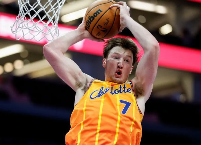 庫里也慌了？黃蜂新星命中100個(gè)三分，成NBA第一人