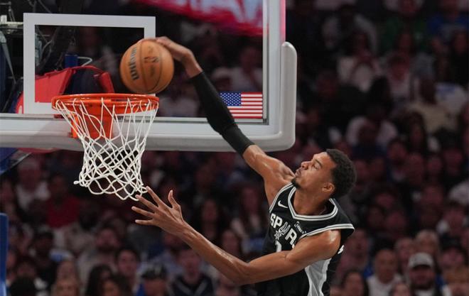 完爆濃眉+萊夫利！文班亞馬轟40+15刷爆神跡：馬刺新王比肩鄧肯