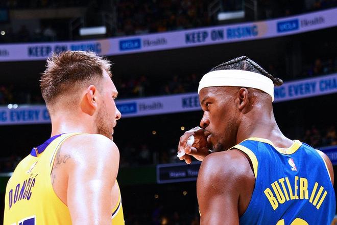 勇士隊(duì)開(kāi)門紅！東契奇空砍43+12+9！失誤如麻，湖人想念詹姆斯？