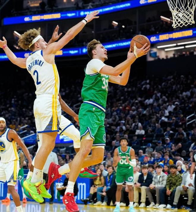 弗拉格27+6+5比肩詹皇，濃眉傷退克萊戰(zhàn)舊主啞火，獨行俠不敵勇士