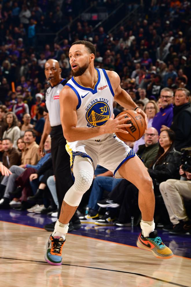 手感糟糕，庫里14投僅3中得15分9板7助，復(fù)出以來勇士三連敗