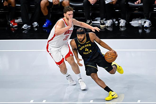 攻防两端都靠不住，但无人可用的勇士还得让他出场30多分钟？