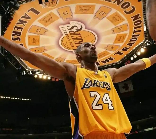 如果科比在08年或是11年成功拿下總冠軍，實現(xiàn)第二個三連冠，他的歷史地位可以排到什么位置？