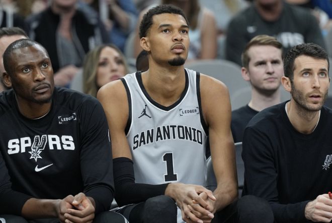 文班主動(dòng)放棄101場蓋帽紀(jì)錄！最后4分鐘不打了，拒絕學(xué)詹皇刷數(shù)據(jù)