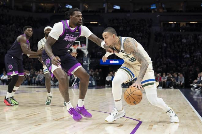 16分逆轉(zhuǎn)雄鹿！華子11中2！誰是贏球功臣？數(shù)據(jù)不會說謊