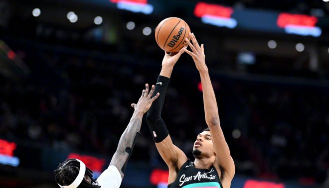 文班亞馬替補(bǔ)12+5+3，亞歷山大33分難救主，馬刺20分大勝雷霆