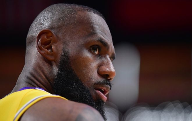 庫(kù)里：詹姆斯為新一代樹(shù)立標(biāo)桿！我非常想跟詹姆斯合作！