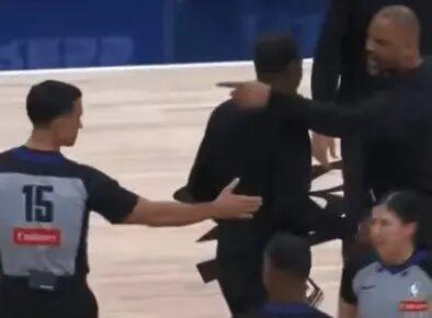 砸人沒吹！主動要T驅(qū)逐！勇士終于扛住了！