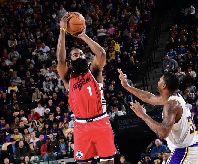 記者：NBA高管認(rèn)為哈登預(yù)計(jì)將在今年冬天出現(xiàn)在交易討論中