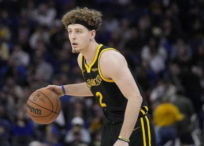 科爾談波杰姆斯基：他現(xiàn)在還沒找到比賽節(jié)奏，有點發(fā)力過猛了