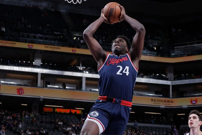 一點(diǎn)進(jìn)步都沒有！快船鋒線新星在季前賽期間的表現(xiàn)堪稱災(zāi)難？