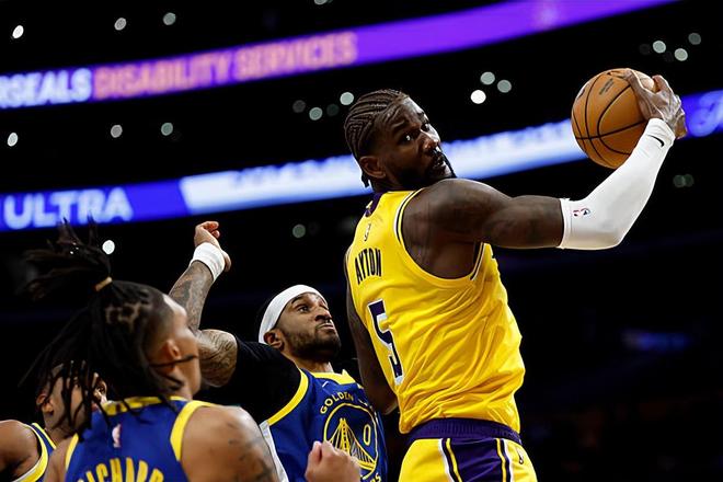 到了常規(guī)賽又開(kāi)始劃水了！湖人內(nèi)線新援的比賽態(tài)度真是令人擔(dān)心？