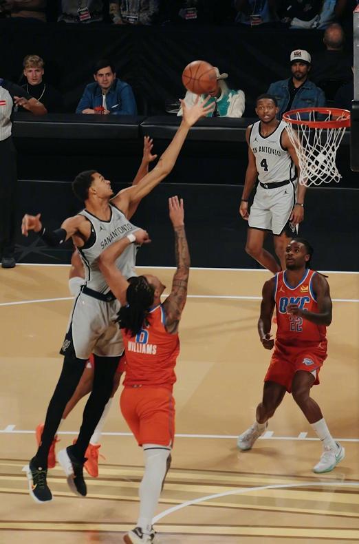 文班亚马打爆卫冕冠军，亚历山大空砍29+4+5，马刺终结雷霆16连胜