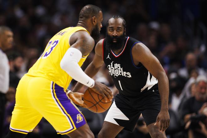 得分歷史前10?哈登笑了:別跟我提詹姆斯 沒人能追上他!