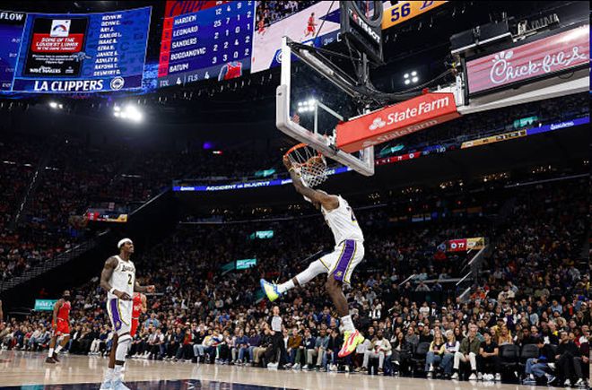 湖人12月份戰(zhàn)績4勝4負 四場勝利總計凈勝17分 四場失利凈負66分