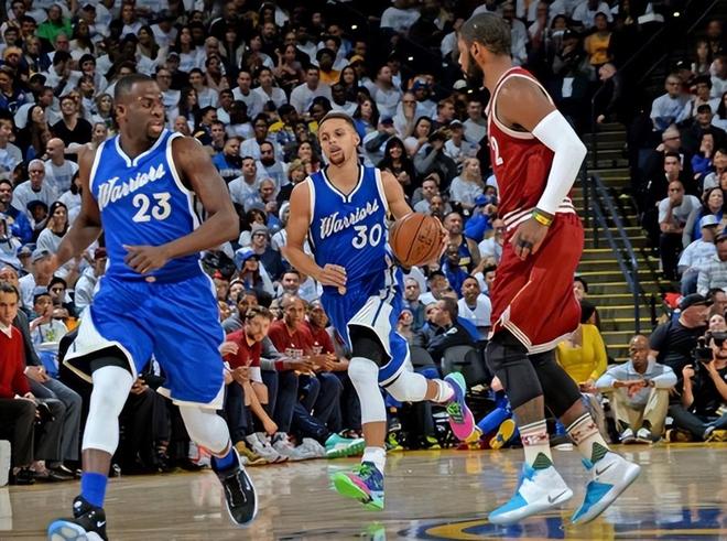 圣誕大戰(zhàn)三雙有多難？現(xiàn)役僅6人，里夫斯上榜，一人破61年紀(jì)錄