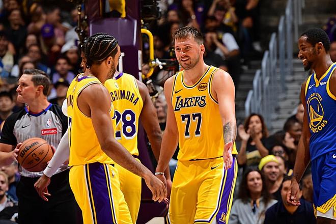 常規(guī)賽一開(kāi)始就立刻露餡了！湖人后場(chǎng)大將的表現(xiàn)令人相當(dāng)失望？